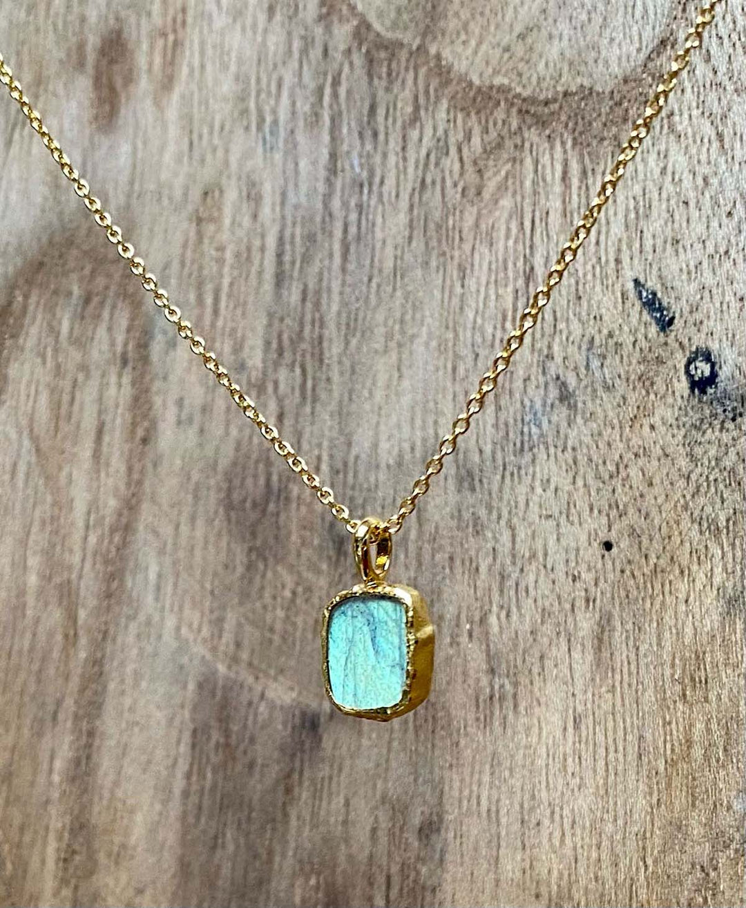 Zarif Collection 18k Gold Natural Labradorite Pendant